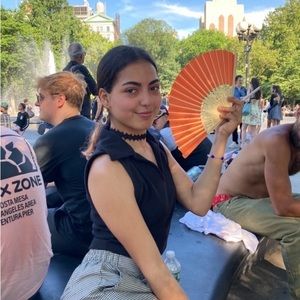 Meet your Posher, Riri